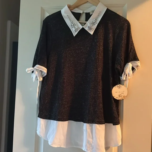 Black and White Collared Blouse with Pearl Details - Picture 1 of 2